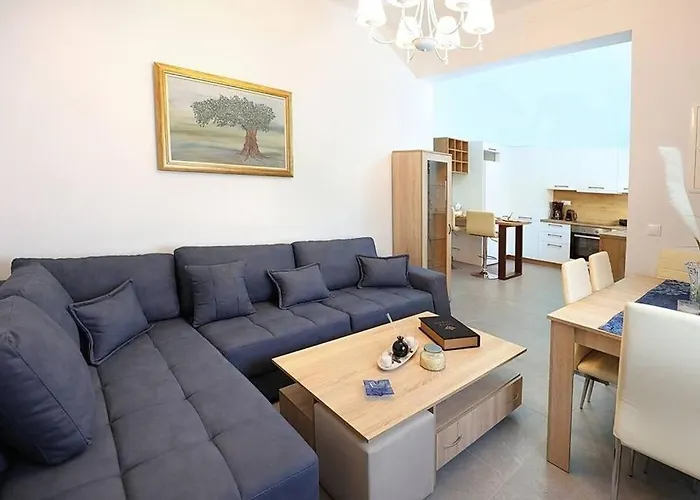 Demis Suites